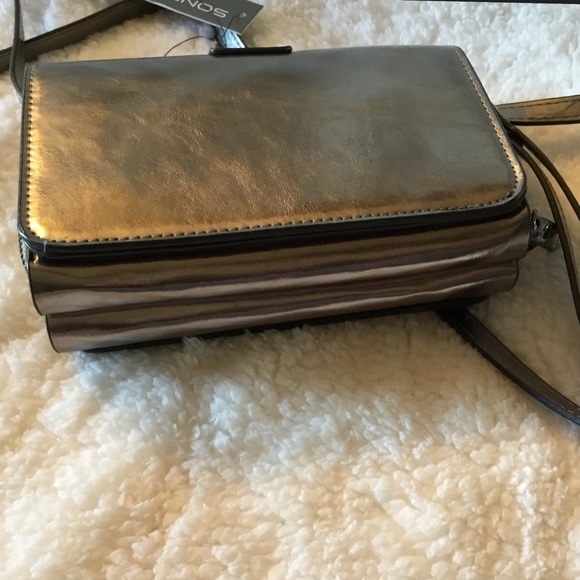 Crossbody - Picture 4 of 5